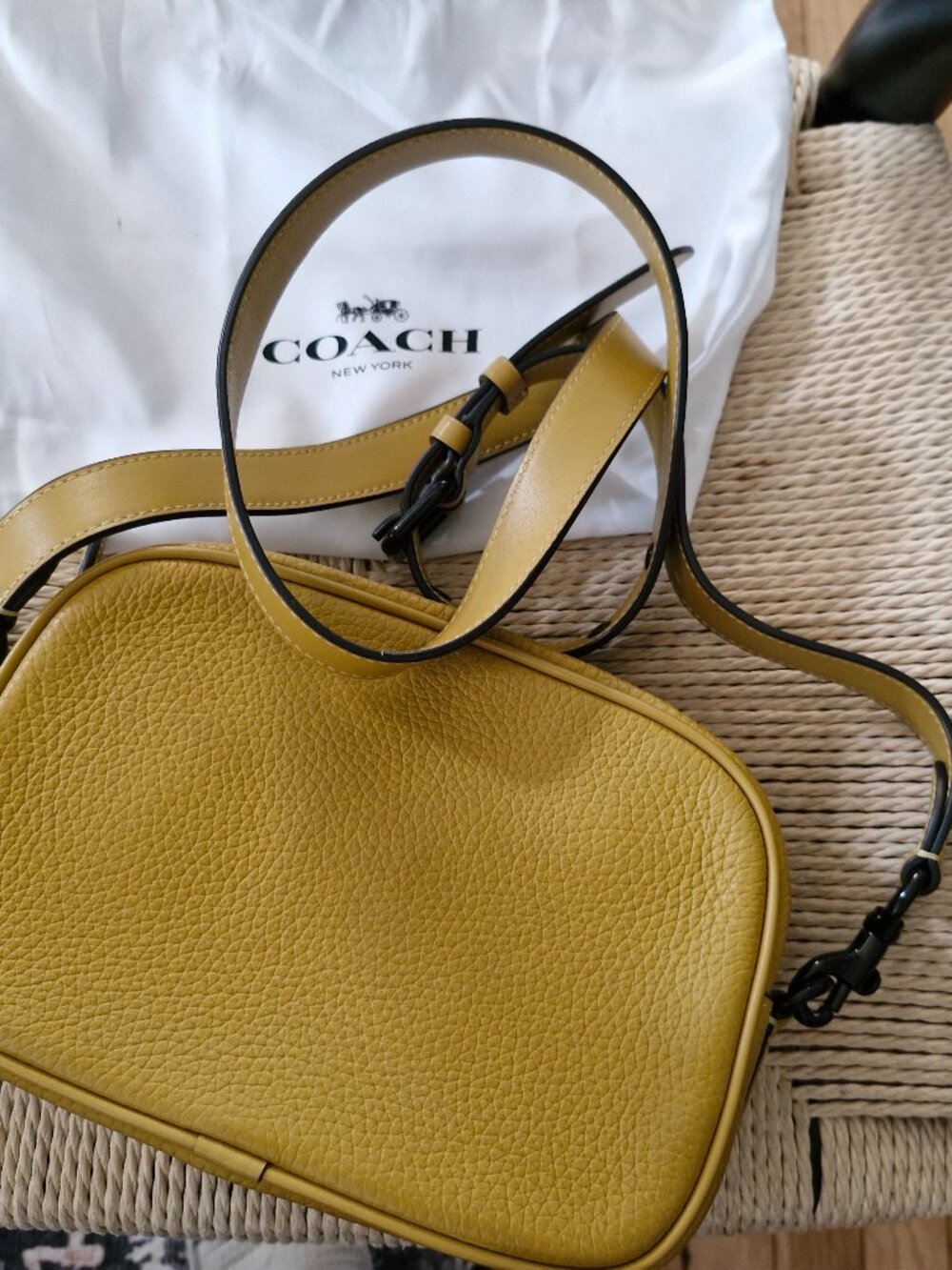 almost new Coach camera bag - Picture 6 of 9
